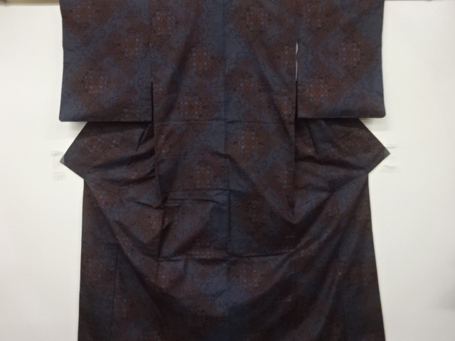 花唐草模様織出し本場泥大島紬着物（5マルキ）